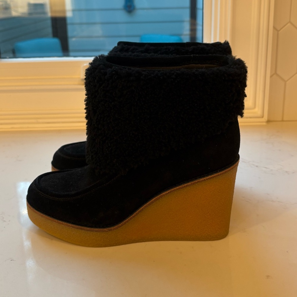 NWOT UGG Coldin Black Suede Wedge Boots with Tan Sole & Sherpa Collar. Size 10. - Picture 3 of 11